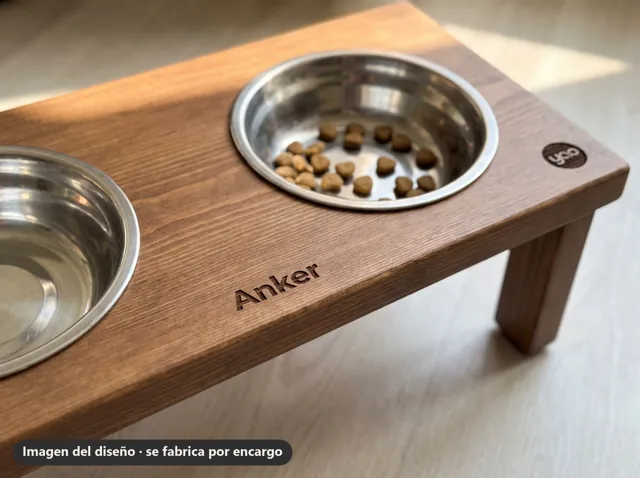 Personalized raised dog bowl stand · Barn · design image