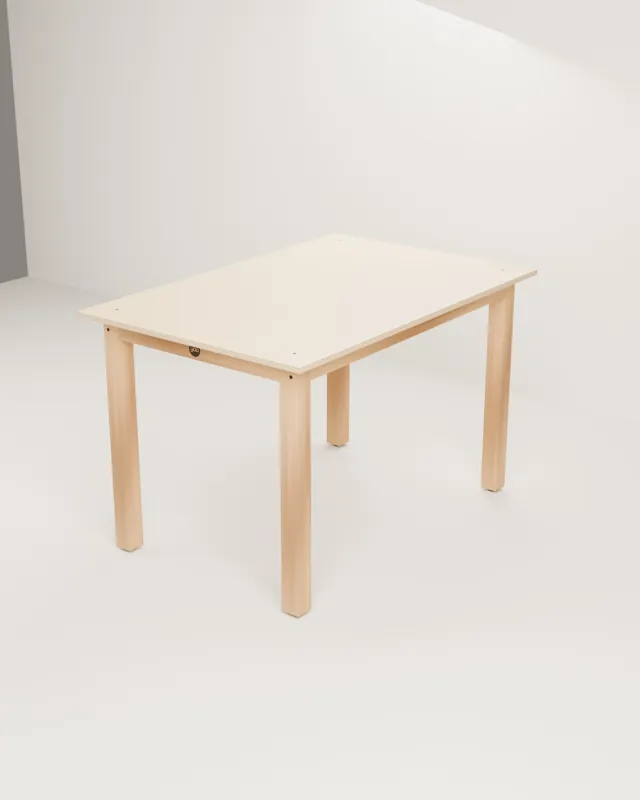 Mesa de comedor de madera
